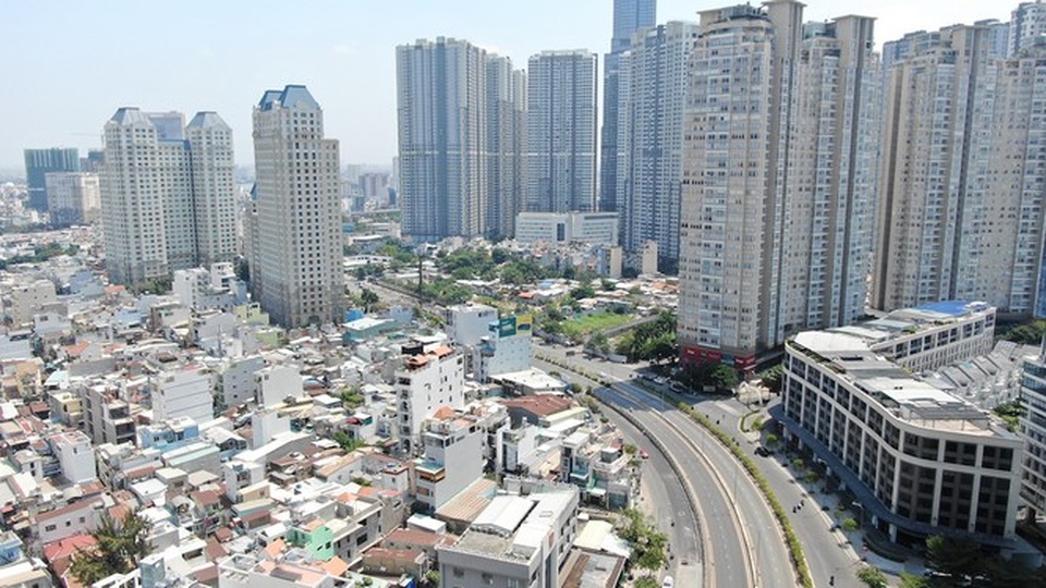 Con đường dài hơn 3km gánh cả “rừng chung cư” ở Sài Gòn