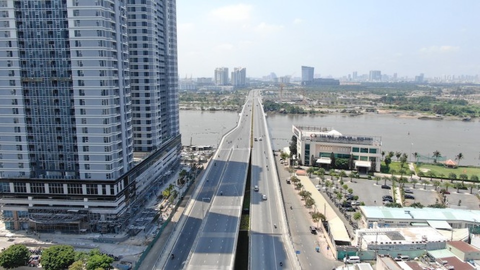Con đường dài hơn 3km gánh cả “rừng chung cư” ở Sài Gòn
