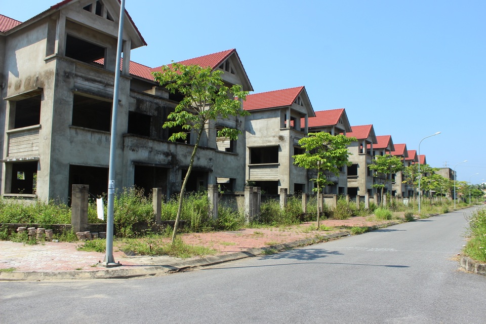 Hà Tĩnh: Hàng chục căn biệt thự hạng sang bỏ hoang giữa lòng thành phố